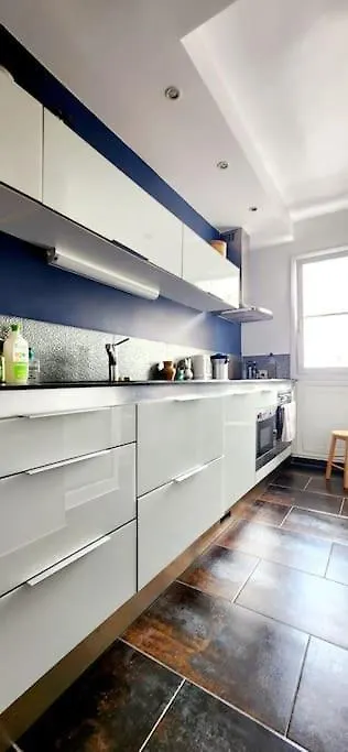 Charming Nest In Paris-Pont Cardinet Apartment 0*, Paris